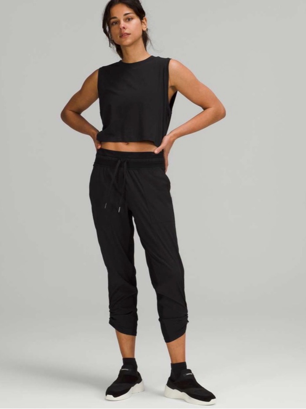 Lululemon dance studio MR Crop size 8